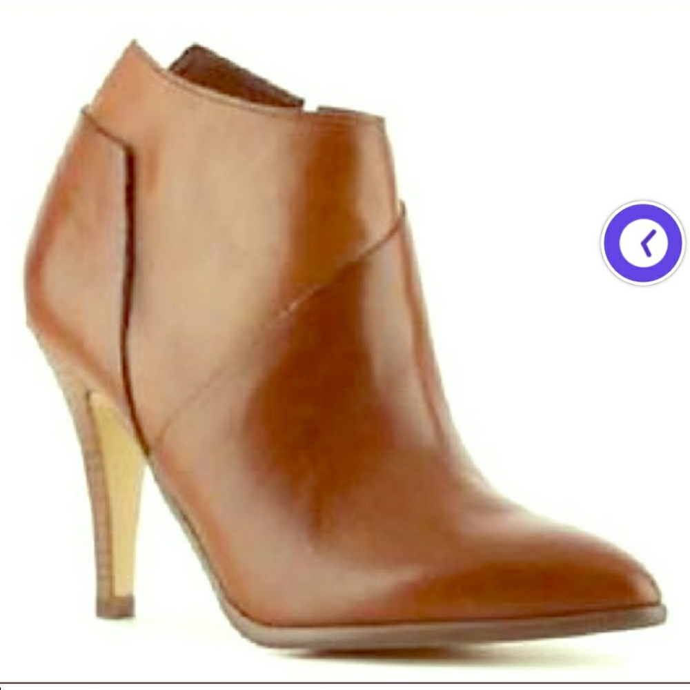 NWOT Carlos Santana Cognac  Booties